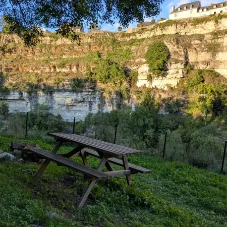 Aire de pique-nique de Sainte Fauste à Bozouls - Table du bas