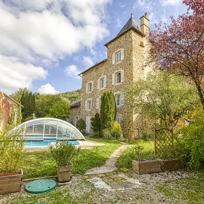 entrée du moulin avec la piscine