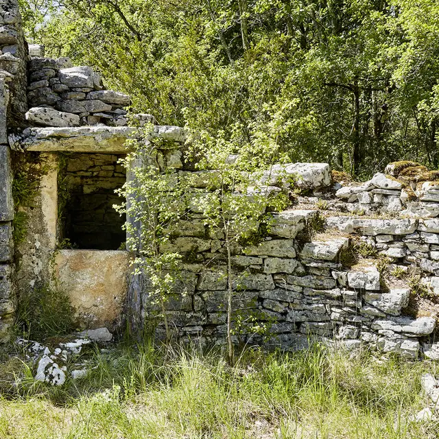 Citerne sous l'escalier de la grange © Nelly Blaya-Département du Lot.jpg