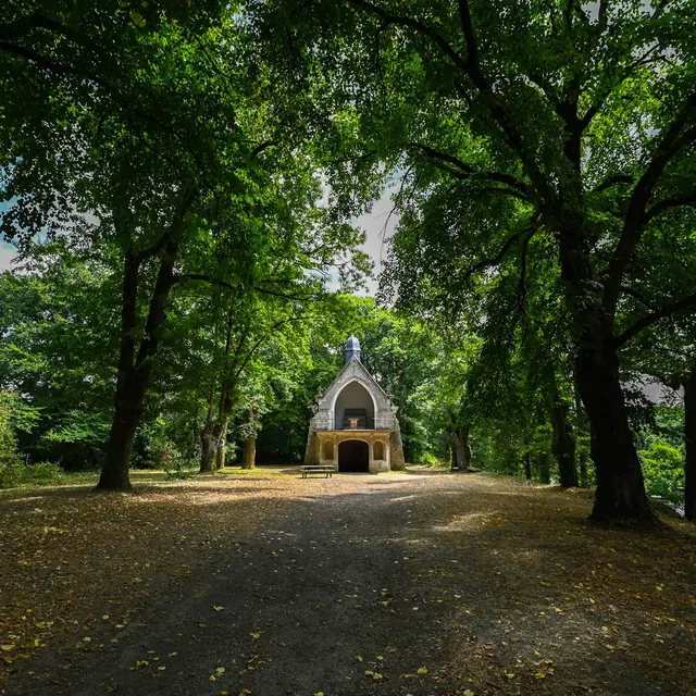 Chapelle_Saint-Michel_Rochefort-en-Terre.jpg
