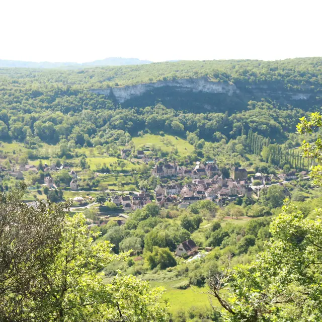 Autoire dans son cirque.JPG
