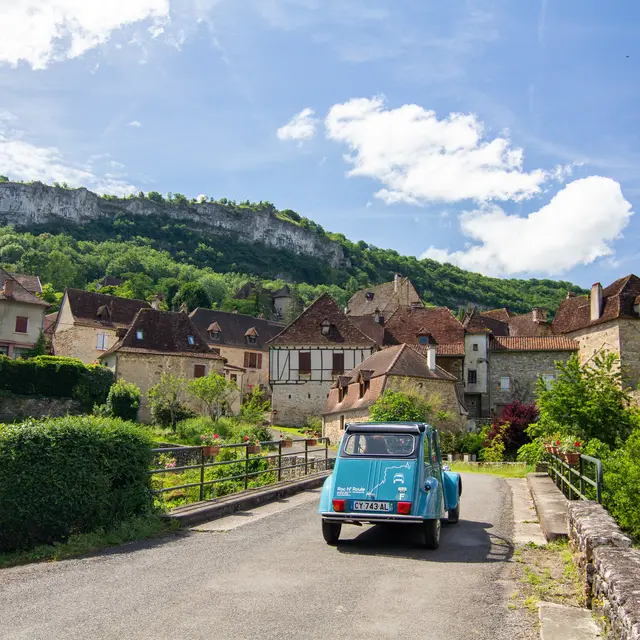 En 2 CV à Autoire © Lot Tourisme - C. Novello 180608-112252.jpg
