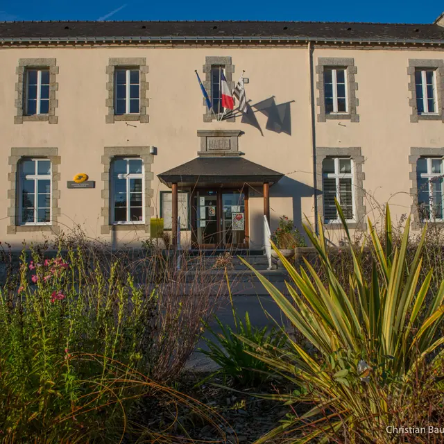 Mairie de Saint Gravé  ©Christian Baudu - Scopidrone.jpg
