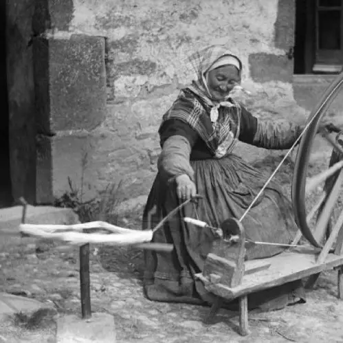 7- Fileuse au rouet © PNRCQ.jpg