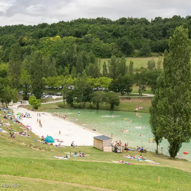Plan d'eau à Montcuq--© Lot Tourisme - C. Novello.jpg