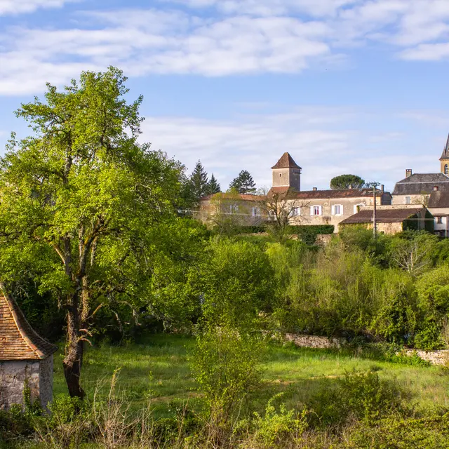 Le Puits du Seigneur et le village de Concots © Lot Tourisme - C. Novello 160429-095536.jpg