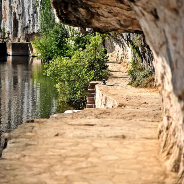 Chemin de halage de Ganil à Bouziès © Lot Tourisme - C. ORY 140910-102748.jpg