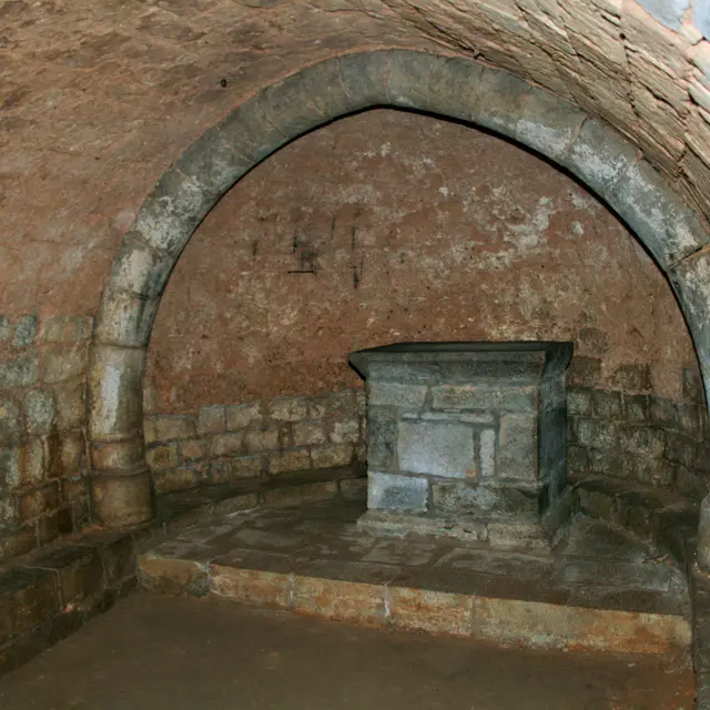 Thégra_Eglise - Crypte.JPG