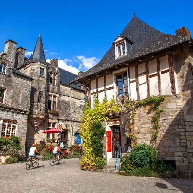 Place du puits de Rochefort-en-Terre.jpg