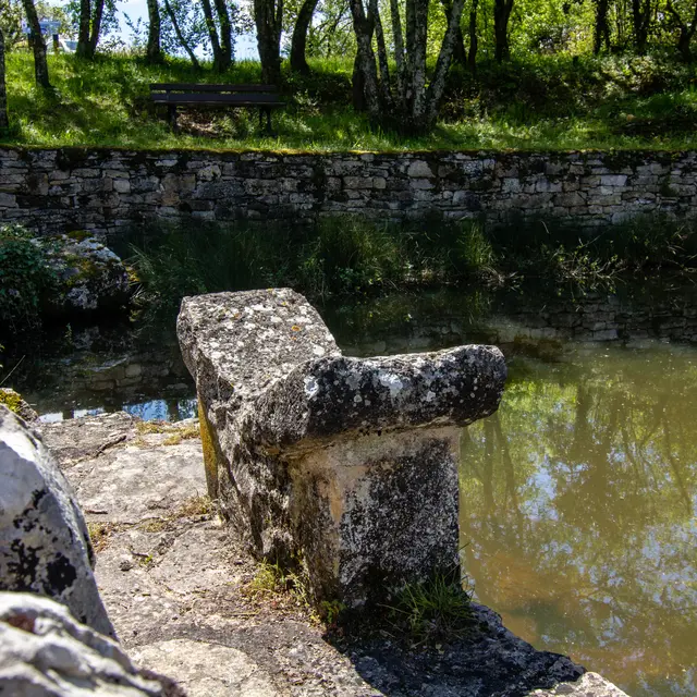 Lac et lavoir à Limogne © Lot Tourisme - C. Novello 160429-135455.jpg