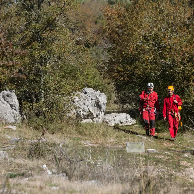 POI 10 - spéléologues sur le causse © Alexis Mestre.jpg
