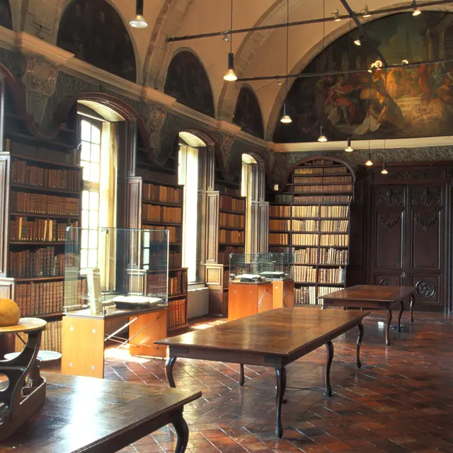 1326046_bibliotheque_salle_des_jesuites__valenciennesrvb72jpg.jpg