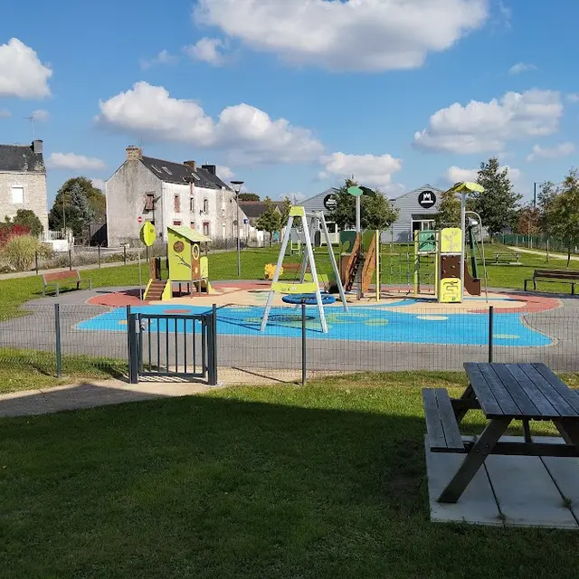 Aire de jeux et pique nique - Malansac - parking de la gare 5.jpg