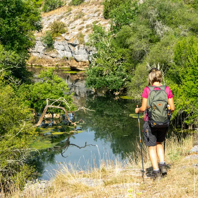 Sur le GR 6 - Vallée de l_Ouysse Lot Tourisme - C. Novello 200723-102105.jpg