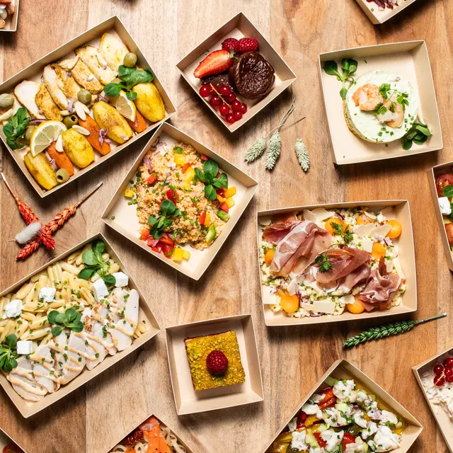 0263_plateaux_repas1.jpg