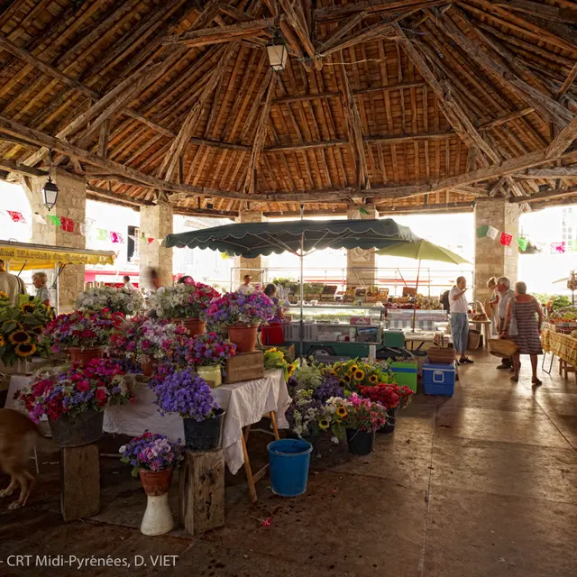 Marché à Martel--Lot Tourisme - CRT Midi-Pyrénées, D. VIET.jpg