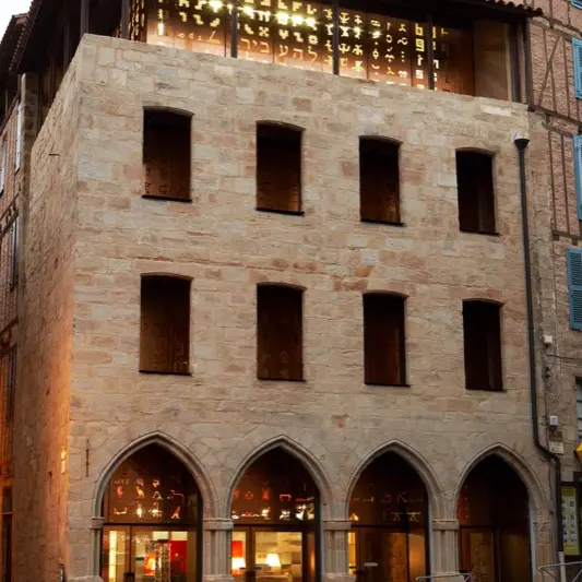 Façade Musée Champollion- les Ecritures du Monde--Nelly Blaya-CG46.jpg