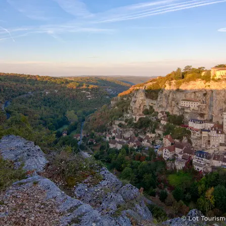Levé du soleil sur Rocamadour et le canyon de l_Alzou © Lot Tourisme C. Novello 140928-083210_800x447.jpg