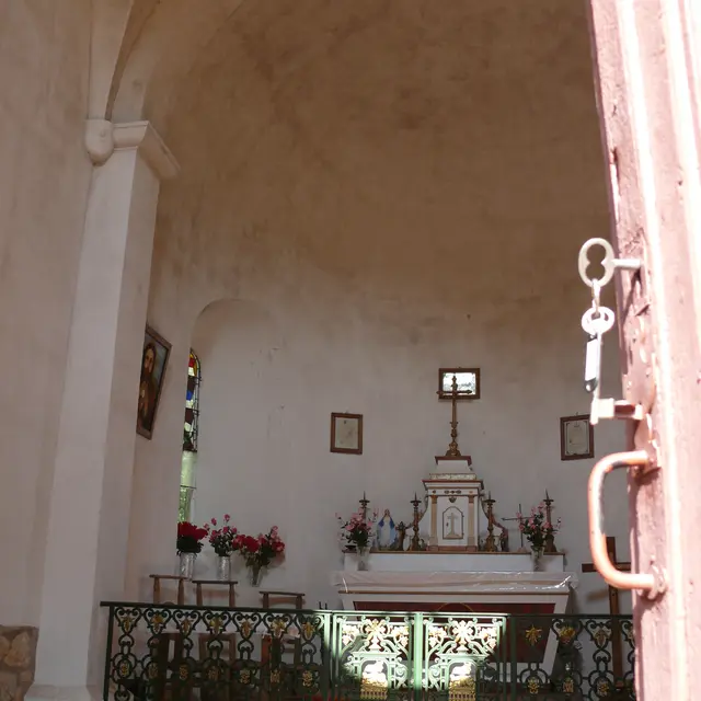 Intérieur de la chapelle Sainte-Croix © Mairie de St-Cirq-Lapopie.JPG