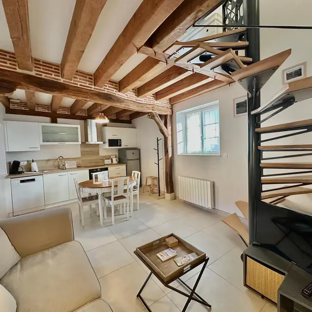 Pièce principale-vue du salon.jpg