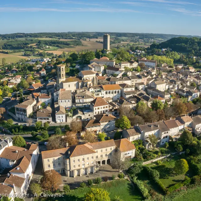 Montcuq--© Lot Tourisme - Dronexplorer - A. Calvayrac.jpg