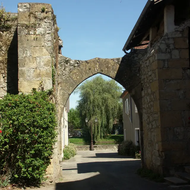 Porte Guierle Bretenoux.JPG