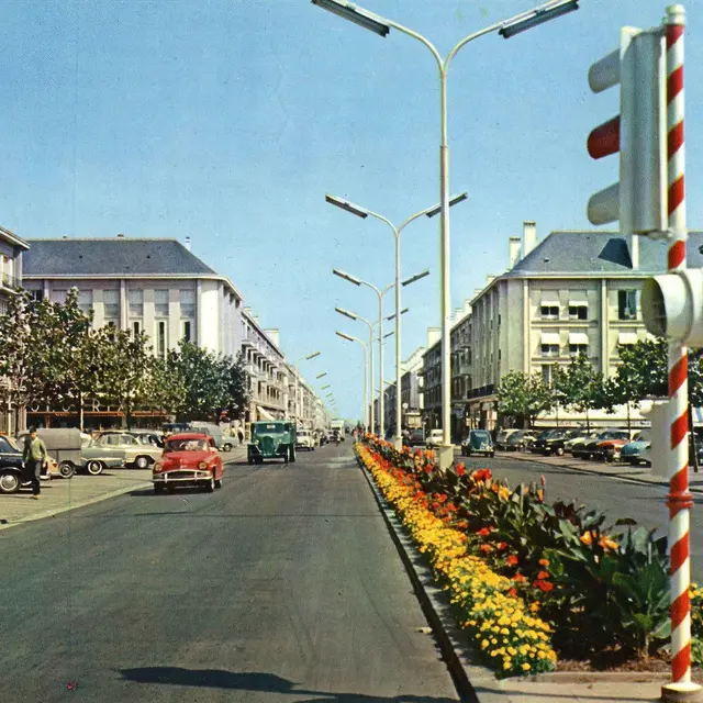 LégendeCP 1735 : L'avenue de la République, années 1950