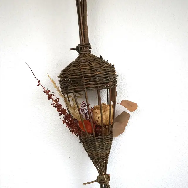 Corbeille à fleurs en osier