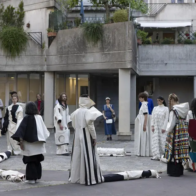 Performance de Nefeli Papadimouli à Ivry-sur-Seine, 2023.