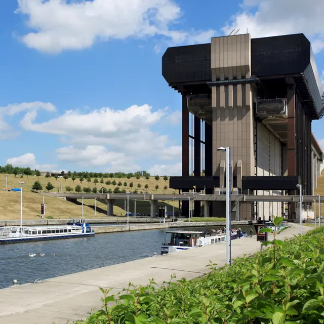 Ascenseur funiculaire de Strépy-Thieu