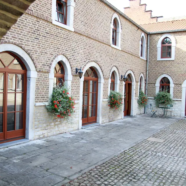 Hôtel du Château d'Ahin - Ben-Ahin - Cour intérieure