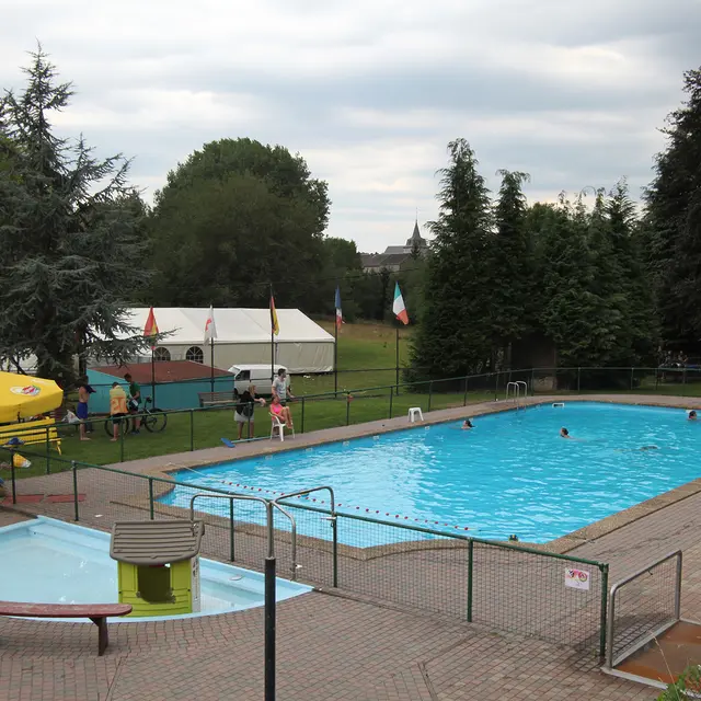 Piscine en plein air d'ocquier - pisicne et pataugeoire