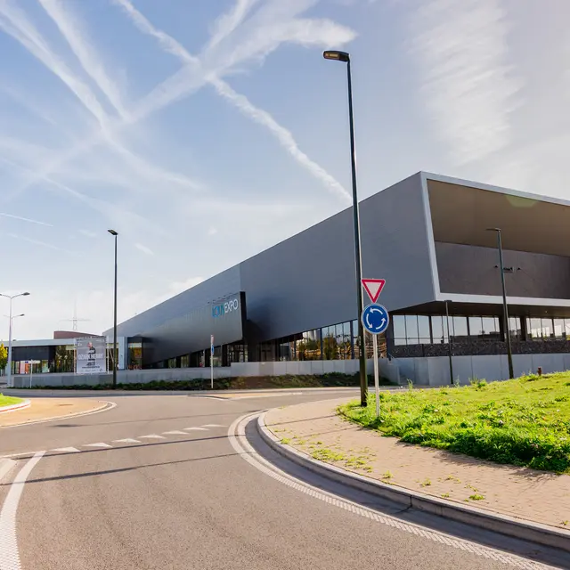 C9communication-121017-102903-8846