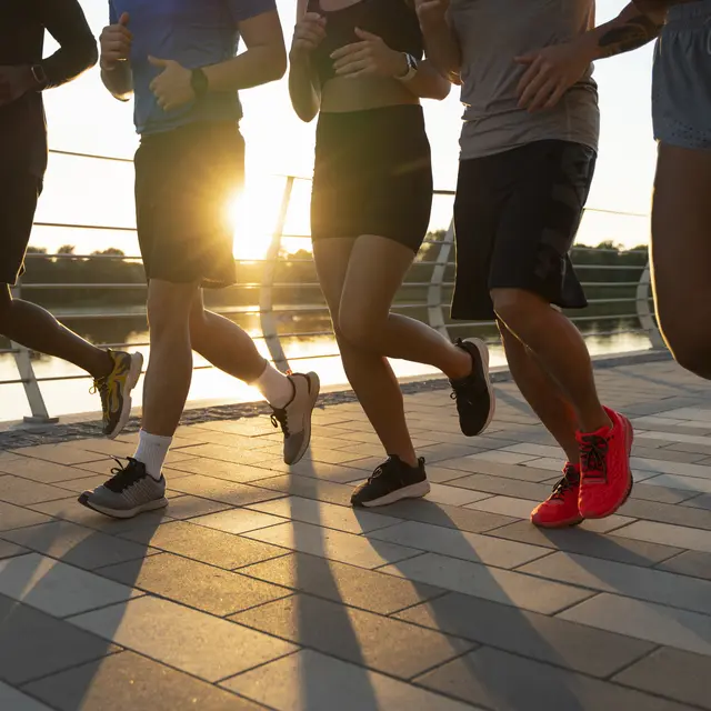 Side-view-fit-friends-outdoors