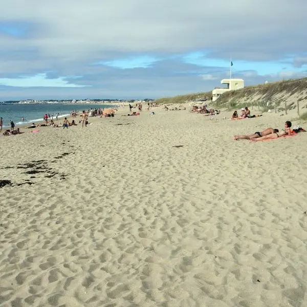 Plage de la Grande Falaise à La Turballe, vers le centre ville de La Turballe