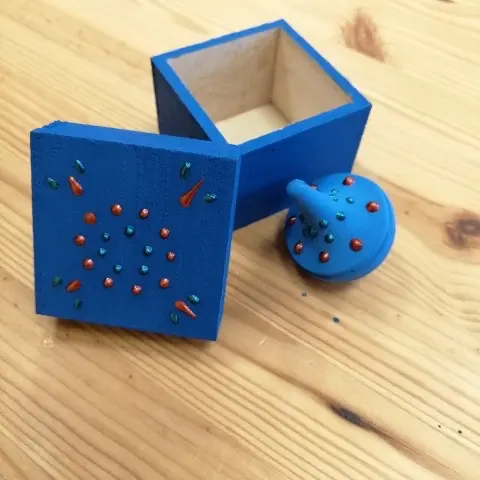 Atelier - Déco d'une toupie et de sa boite - Guérande