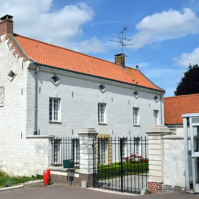 Maison Place d'Artois TOURNEHEM-SUR-LA-HEM ©Carl Peterolff (1)