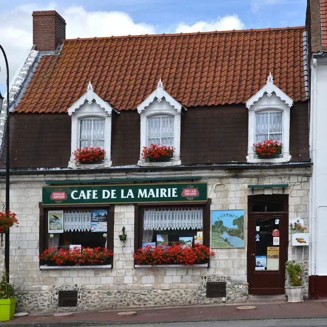 Maison Place de la Mairie TOURNEHEM-SUR-LA-HEM © Carl Peterolff (1)