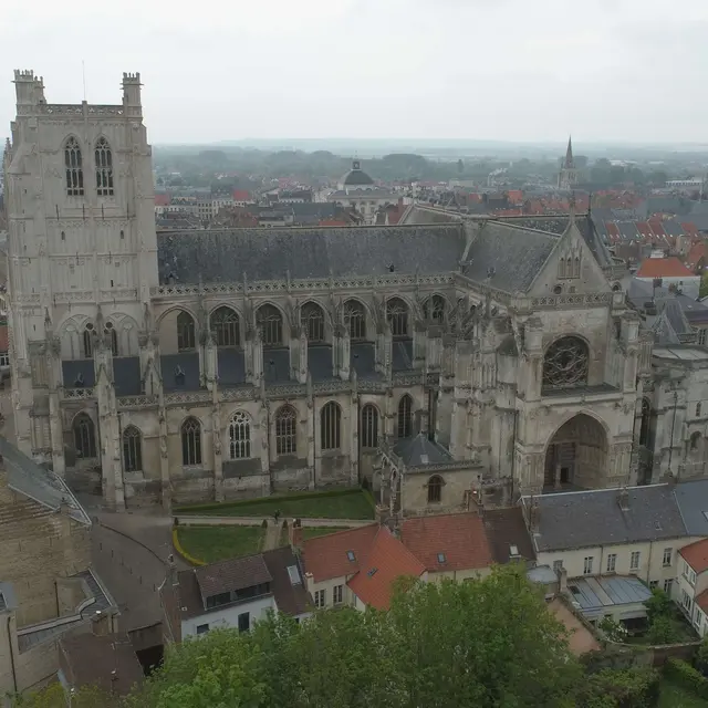Drone - Cathédrale Notre-Dame - 2022 © Tourisme en Pays de Saint-Omer - 1