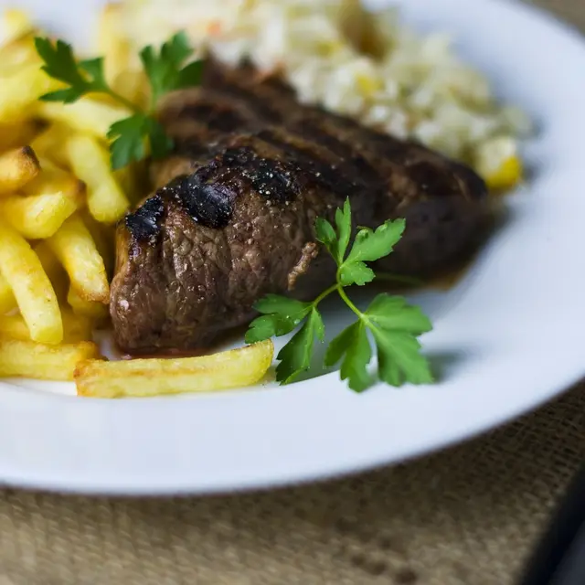 plat steak _ photo d-illustration-non contractuelle © DR