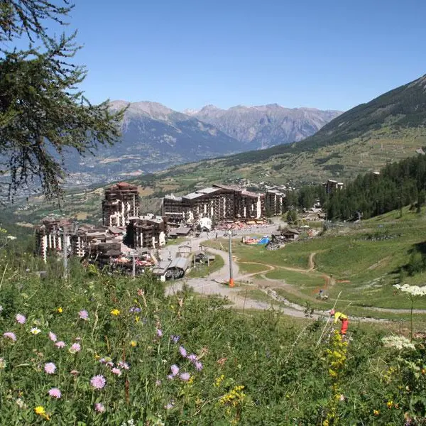 Les Orres station 1650