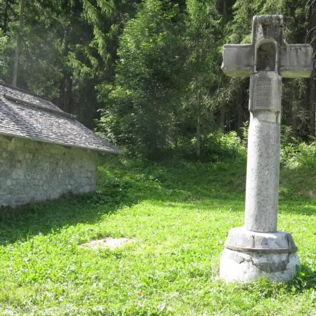La croix du Clos du Pin
