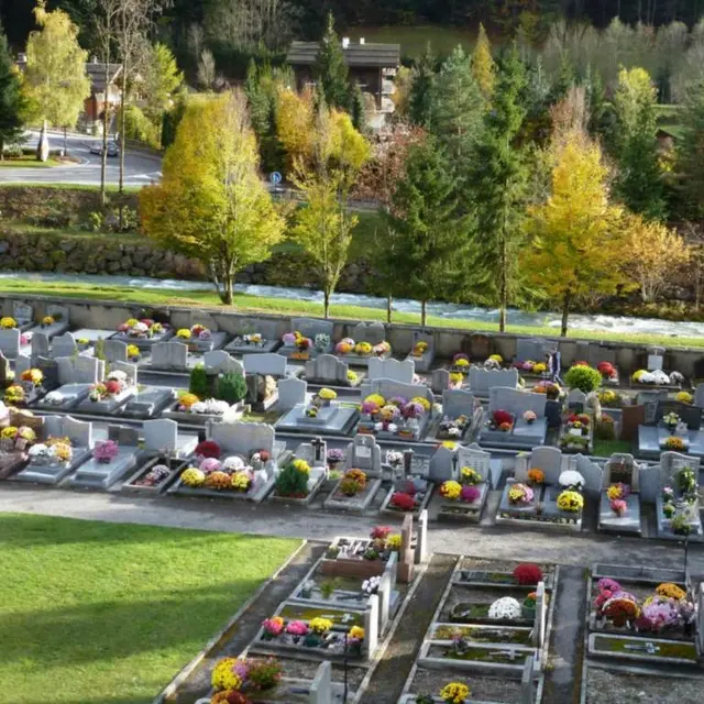 Cimetière du Grand-Bornand à la Toussaint