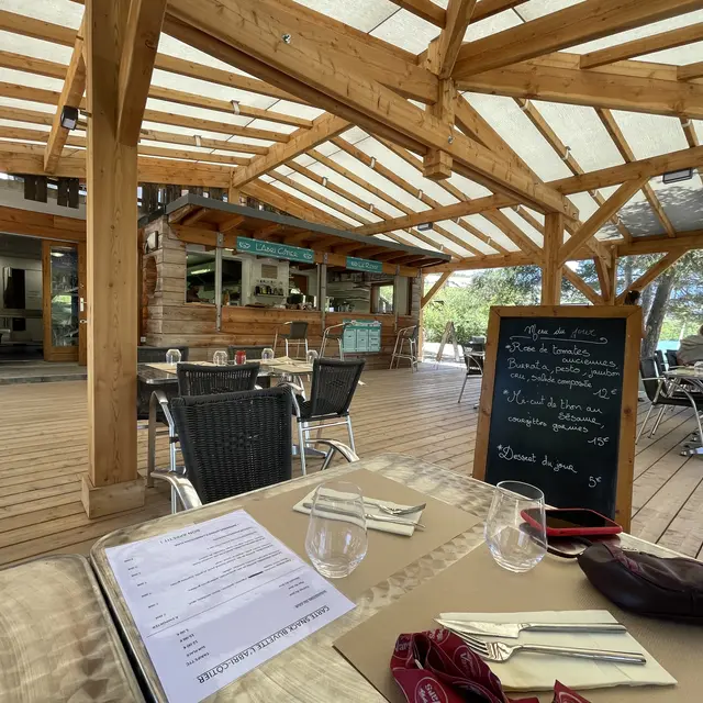 Terrasse couverte pour les repas