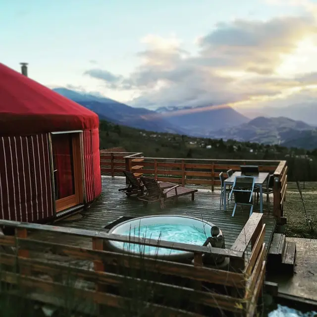 Terrasse yourte - Camping Le Buisson 2*