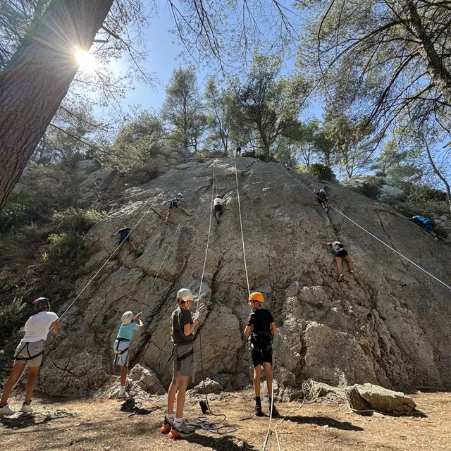 Escalade jeune aventurier