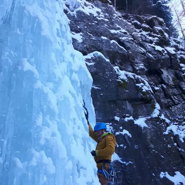 Cascade de glace - Vertical Progress_Saint-Michel-de-Chaillol