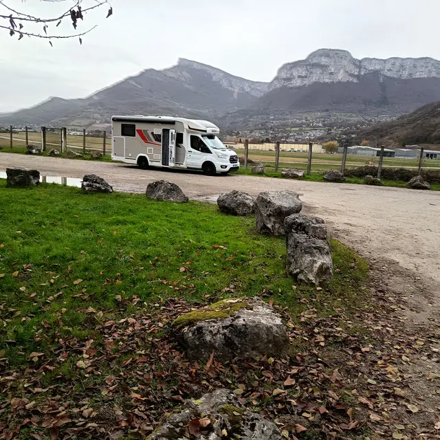 Aire de stationnement pour camping-car_Challes-les-Eaux