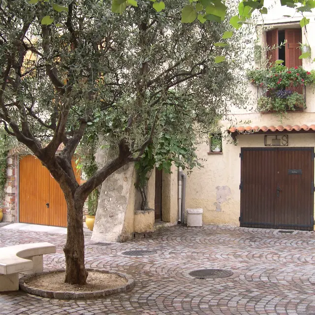 Place de la Fontaine_Saint-Laurent-du-Var
