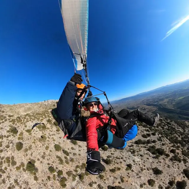 Randonnée et vol en parapente_Cabrières-d'Aigues